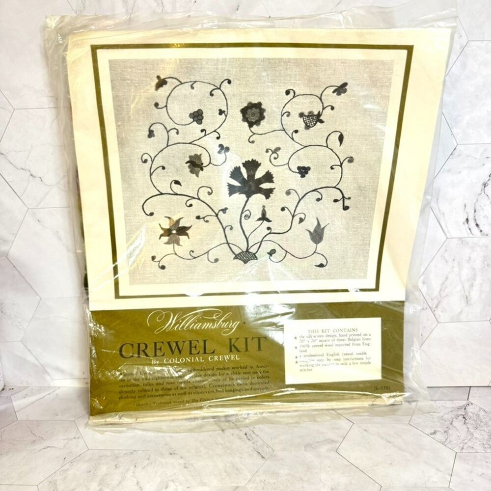 Vtg Williamsburg Crewel Kit Colonial 18th Century Floral Stamped Linen S-176 NOS